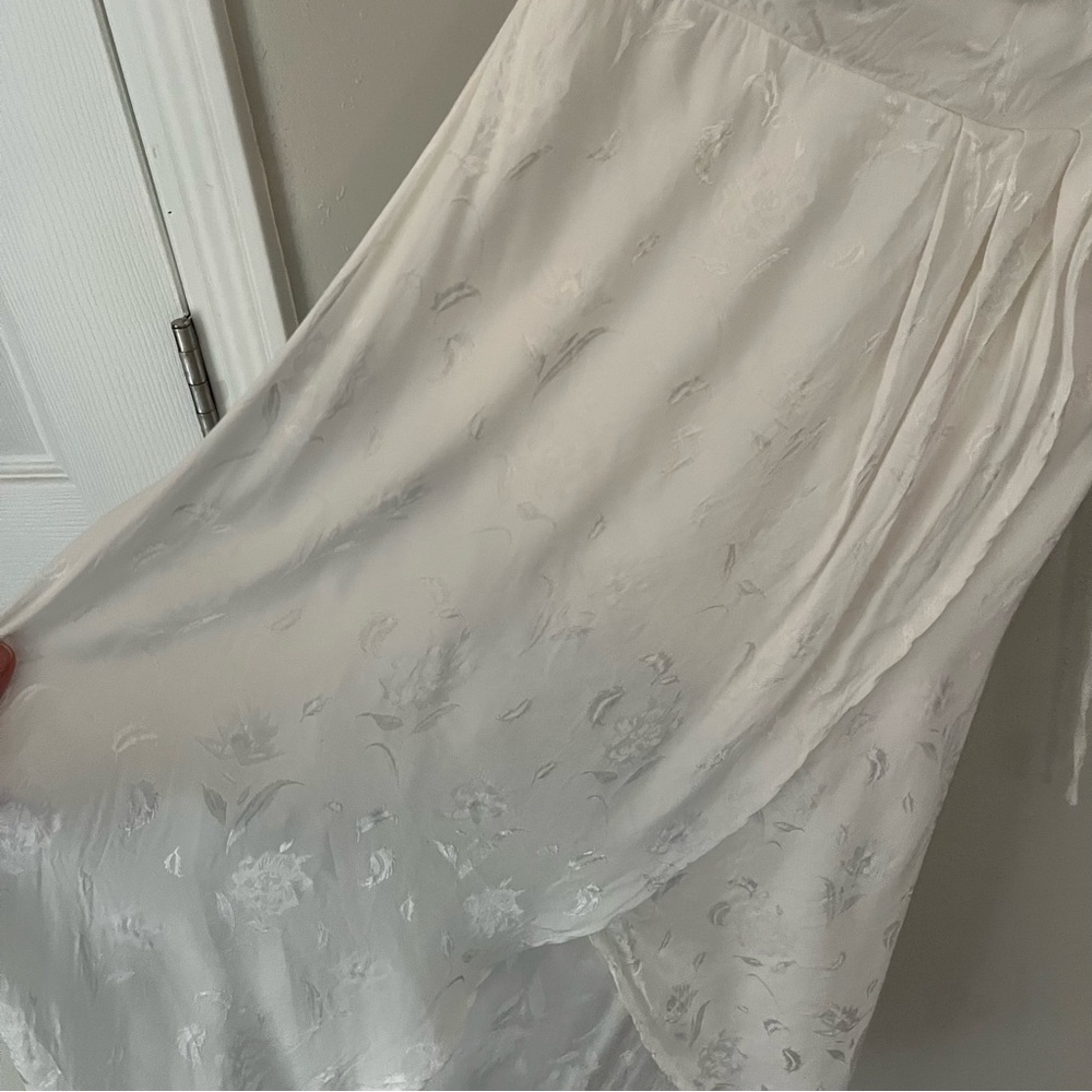 Lulus Remarkable Moments White Floral Jacquard Satin Tulip Midi Dress Sz Medium - Picture 12 of 16